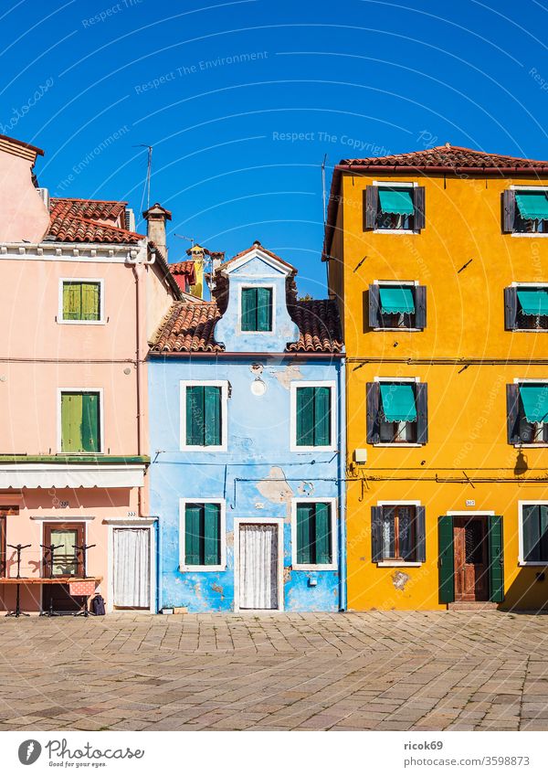 Bunte Gebäude auf der Insel Burano bei Venedig, Italien Fischerinsel Urlaub Reise Stadt Architektur Haus historisch alt bunt Farbe Sehenswürdigkeit Tür Fenster