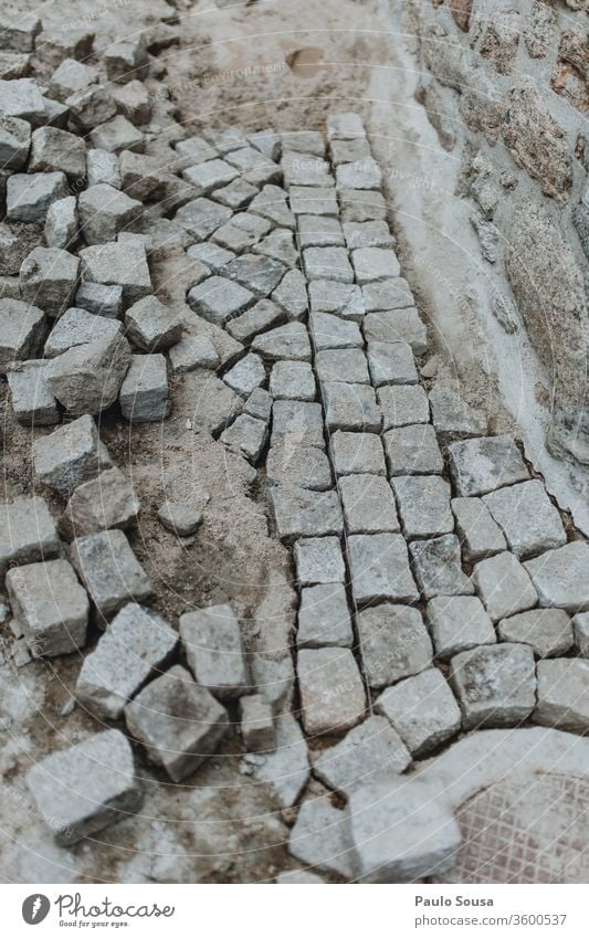 Straßenbelag aus Granit Baustelle Konstruktion Granitfelsen Schäden am Straßenbelag Weg Portugal Pflastersteine Stein Wege & Pfade Strukturen & Formen