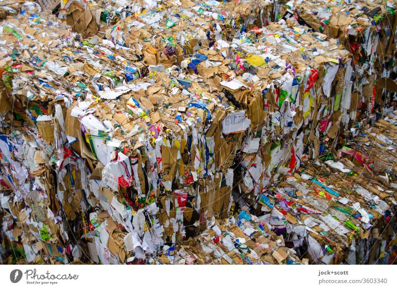 Alt /Papier /Stapel und Bündel Sammelstelle Sammlung Altpapier Karton authentisch trashig viele Ordnungsliebe Trennung Recycling Wert entsorgen Sammelgut Lager