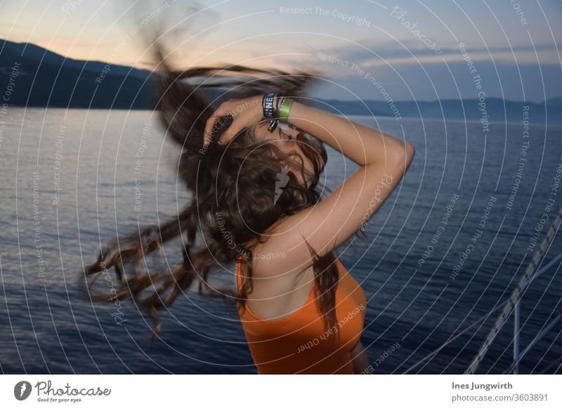 Haarwurfmoment haare im wind Haare Haare & Frisuren Kroatien Tourismus schön ruhig mediterran Horizont Außenaufnahme Aussicht Landschaft Menschenleer Bucht