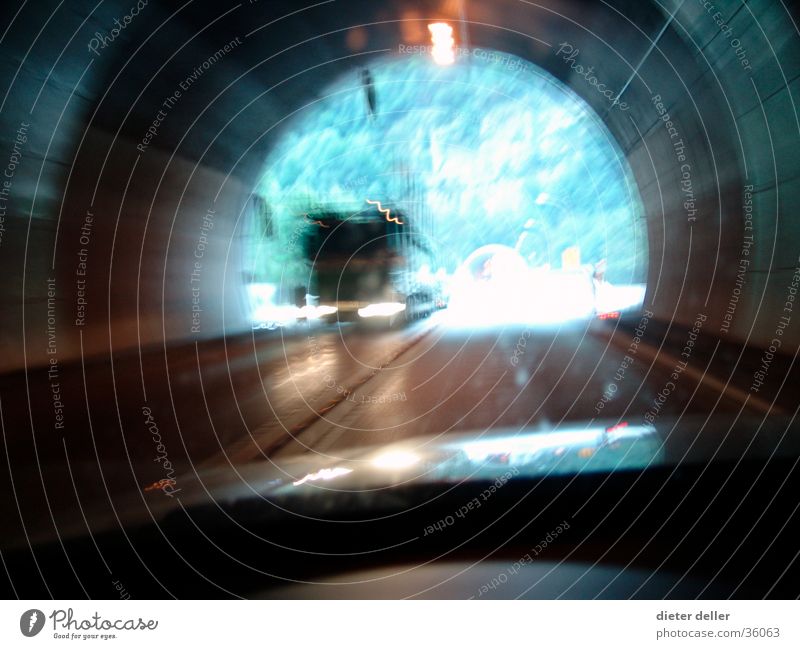 Tunnel Gegenverkehr Geschwindigkeit Lastwagen Windschutzscheibe Verkehr Ausfahrt schlechte Sicht