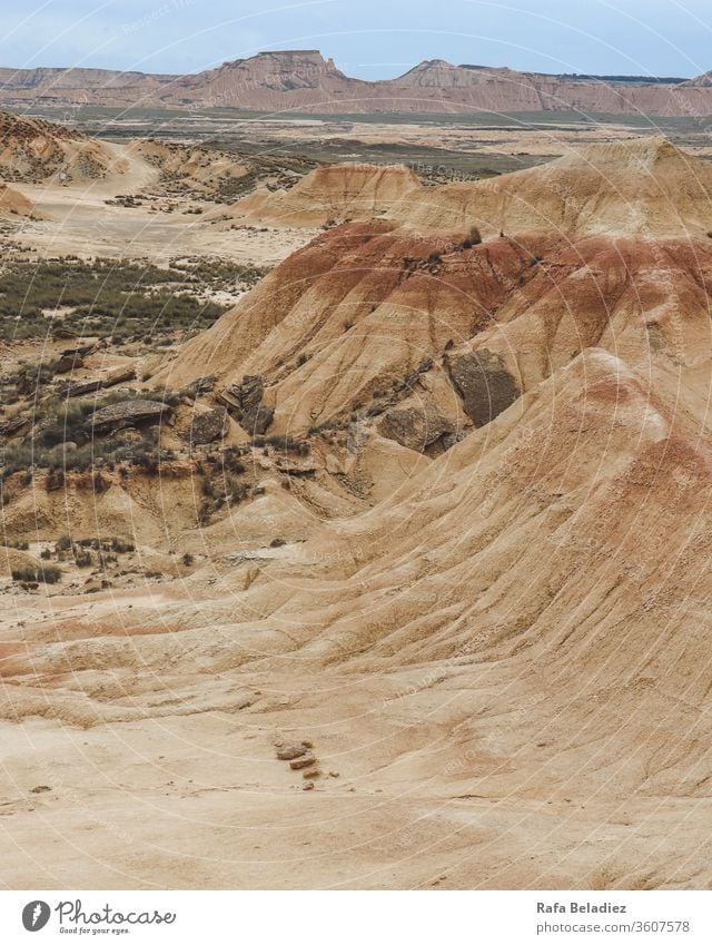 Wüstenlandschaft mit riesigen Sandformationen Natur Landschaft wüst Felsen sonnig im Freien