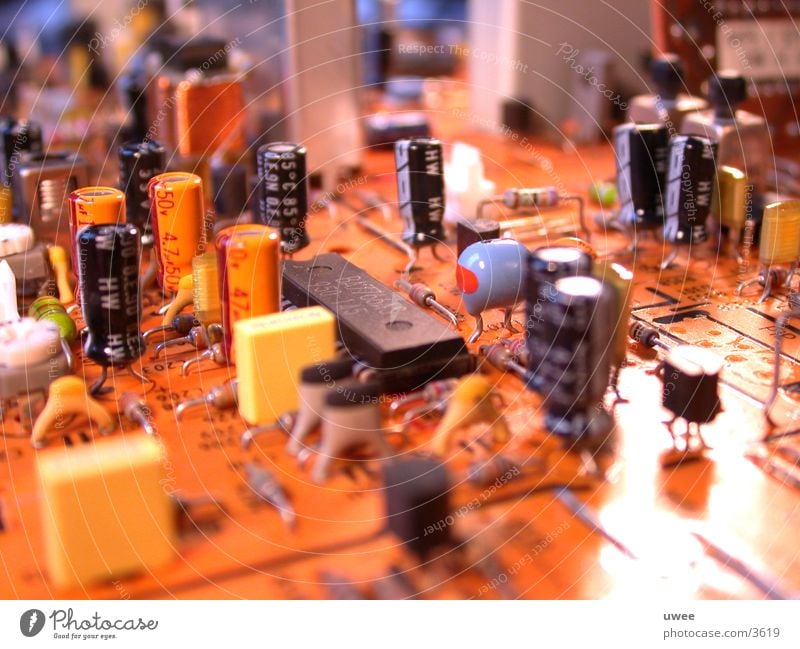 components [elec.] Platine Elektrisches Gerät mehrfarbig Transistor Kondensator Kühlkörper Baustein Elektrizität Teile u. Stücke Technik & Technologie