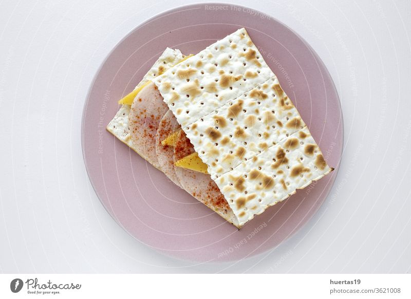 Salzige Cracker mit Wursthähnchen, Käse und Paprika Snack Lebensmittel Küche Aufstrich Mahlzeit Sahne lecker Frühstück selbstgemacht Gesundheit