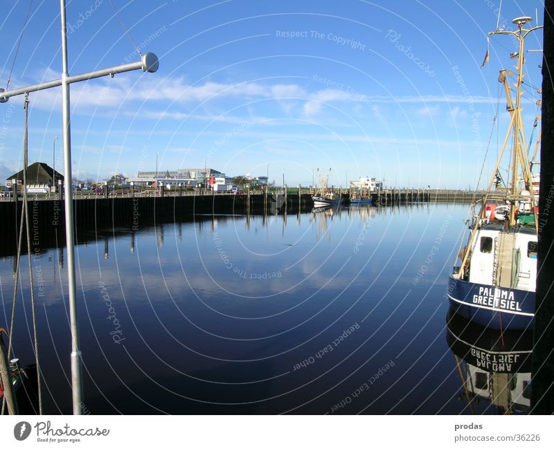 Hafen der Träume I Meer Anlegestelle Stillleben Wolken Reflexion & Spiegelung Wasser Natur Bensersiel