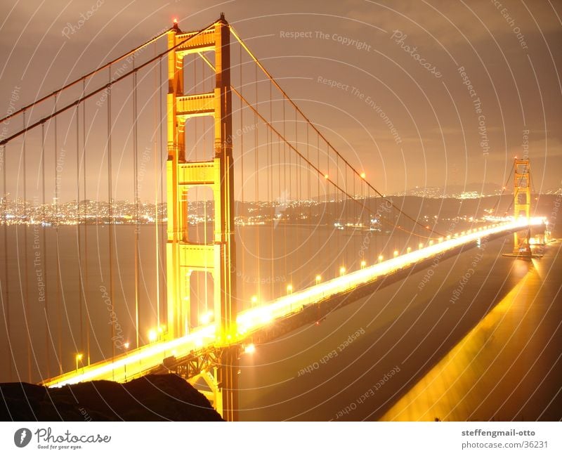 GOLDEN Gate Bridge-San Francisco Amerika Licht Lampe Überbelichtung abstrakt Beleuchtung Brücke gold San Farncisco modern Coolness Lichterscheinung Architektur