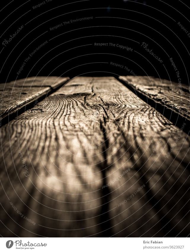 Verdunkelte Holzbretter mit schwarzem Hintergrund inserieren gealtert Antiquität Buchsbaum Holzplatte braun Schreinerei Konstruktion Design Schreibtisch