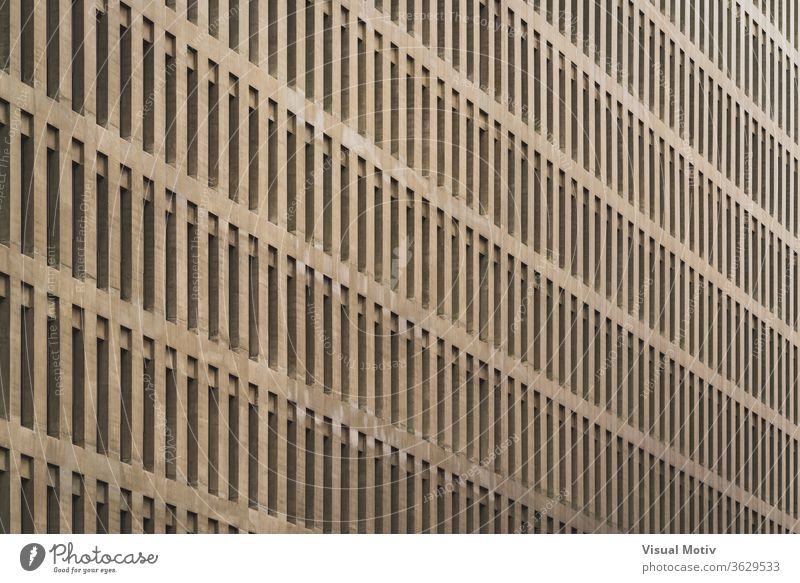 Einheitliche Fassade eines Bürogebäudes mit vertikalen Fensterreihen Struktur Gebäude Reihe Architektur urban Metropolitan abstrakt Farbe Außenseite