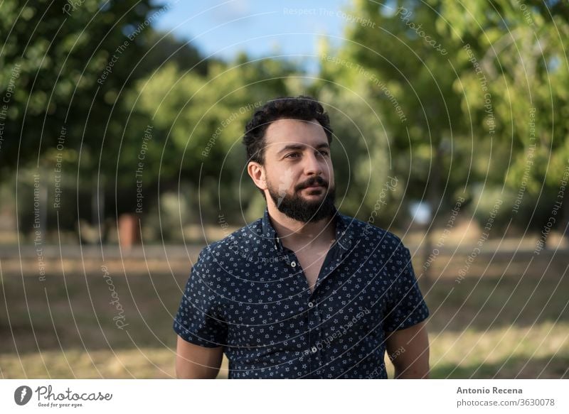 Bartiger Mann Im Freien Portrait Ein Lizenzfreies Stock Foto Von Photocase