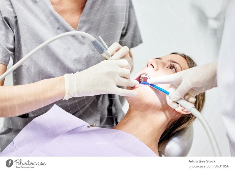 Zahnärzte Beim Fotografieren Der Zähne Eines Patienten Ein Lizenzfreies Stock Foto Von Photocase