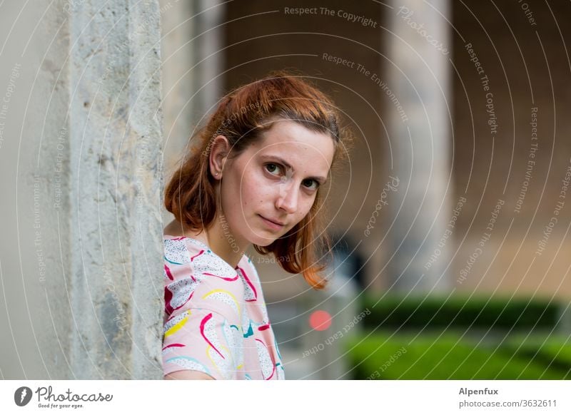 Lieblingsmensch | Fe Frau Junge Frau Porträt feminin Jugendliche Außenaufnahme 18-30 Jahre Erwachsene Mensch Farbfoto Blick nach vorn Kopf brünett langhaarig
