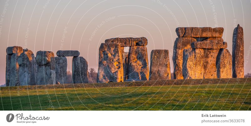 Weltberühmte Felsen von Stonehenge in England Landschaft mystisch Himmel Großbritannien Briten historischer Ort mystische Landschaft Steinhenge