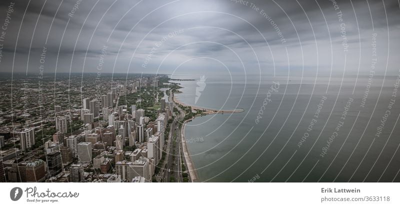 Seeufer von Chicago - Luftaufnahme Großstadt Skyline Architektur Illinois Stadtzentrum urban Stadtbild USA Wolkenkratzer Sonnenuntergang Reflexion & Spiegelung