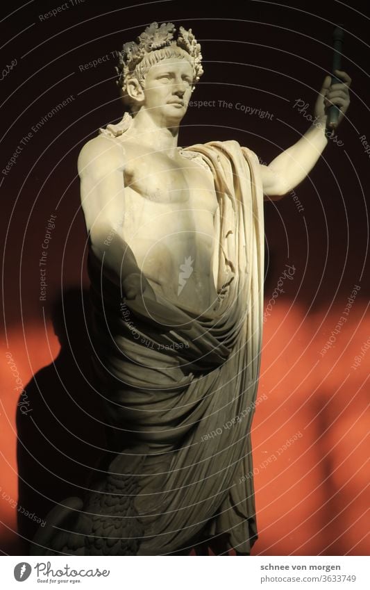 lichterfüllte statur rom figur marmor kunst Architektur Italien Kunst Wahrzeichen Italienisch Detailaufnahme Ferien & Urlaub & Reisen Tourismus Römer antik