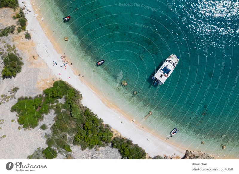 Kroatischer Sommer - Blick auf Katamaran und Meer von oben Dröhnen Kroatien DJI Luftaufnahme Antenne Strand Boot Ferien & Urlaub & Reisen Urlaubsfoto