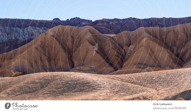 Die erstaunliche Landschaft des Death Valley Nationalparks in Kalifornien Tal Tod wüst national Park Natur Punkt Sand malerisch reisen USA blau berühmt rot