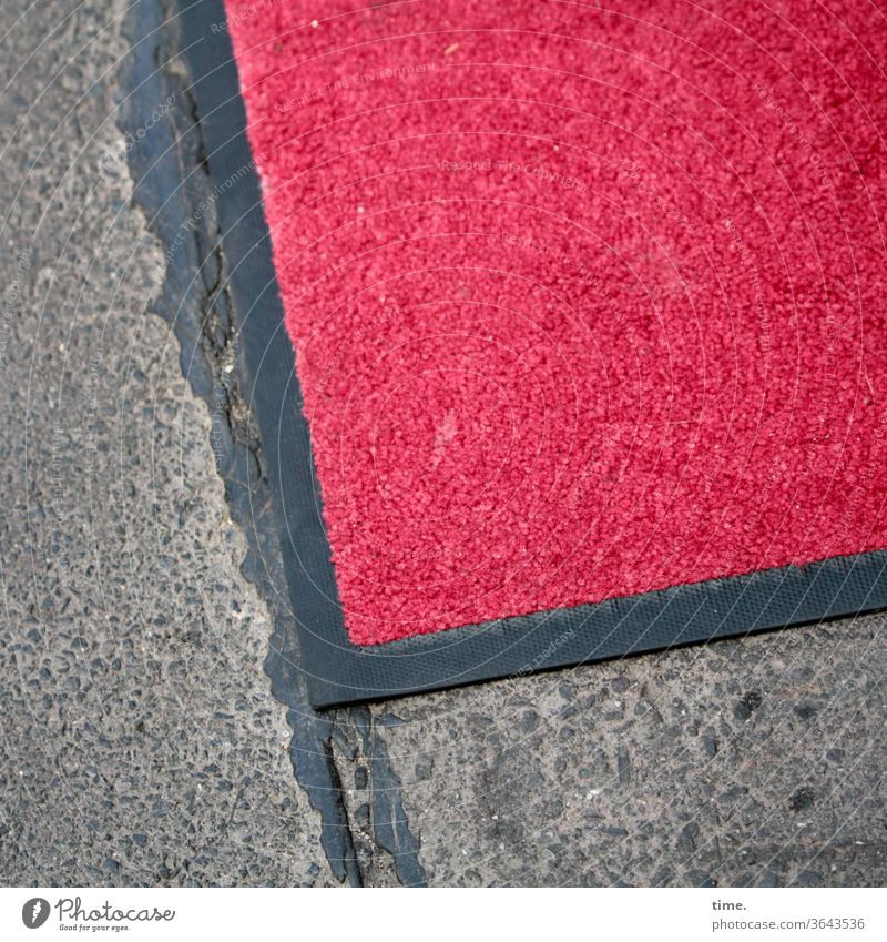 empfangsbereit vorleger weg stein textil roter teppich liegen straße bitumen steppnaht edel eingangsbereich