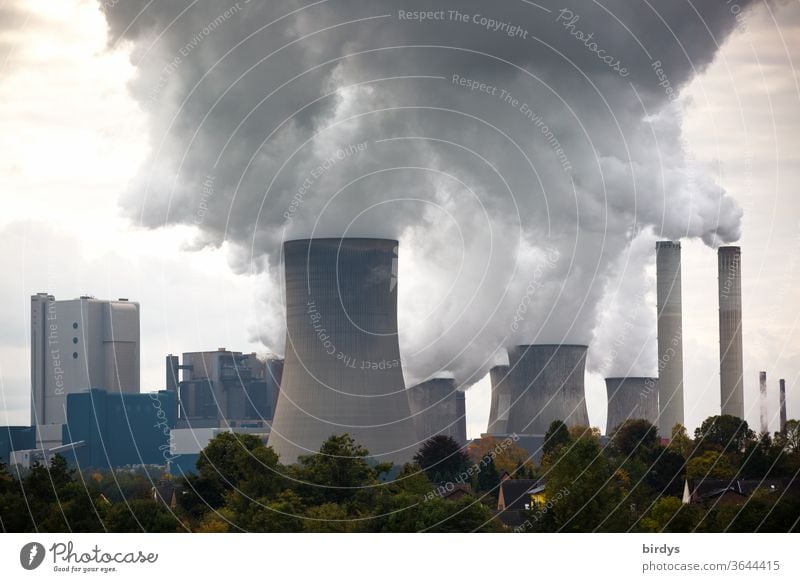 Kohlekraftwerke, Braunkohlenkraftwerk Niederaußem Braunkohlekraftwerk RWE Klimawandel Kühltürme Stromgewinnung Umweltbelastung Luftverschmutzung CO2-Ausstoß