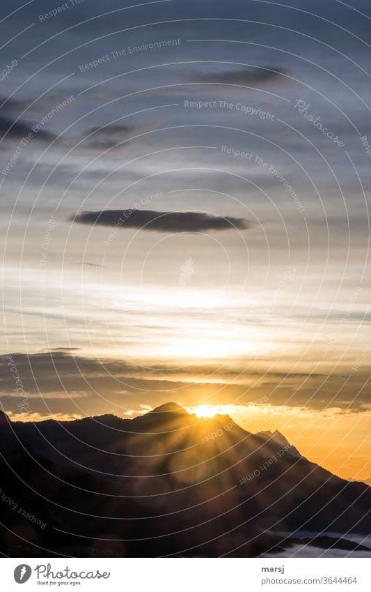 Sonnenaufgang zwischen Stoderzinken und Kamm Sonnenlicht leuchten Wärme Schönes Wetter Natur Meditation Farbfoto harmonisch ruhig Himmel Sommer Kontrast Stille