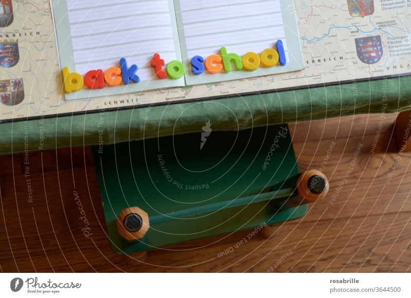 Magnetbuchstaben BACK TO SCHOOL auf Heft und Schulutensilien | Druckerzeugnis | ein wenig frei interpretiert Buchstaben Schule Schulbeginn back to school bunt