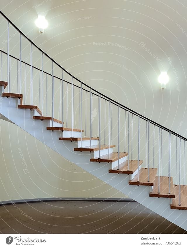 Treppe, Ende der 50er Jahre, in elegantem Schwung abwärts schwebend aufwärts Stufen Geländer Kurve Lampen abstrakt Architektur Detail Treppengeländer Abstieg