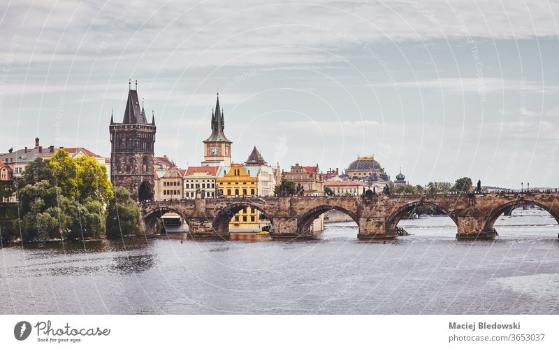 Karlsbrücke, Prag berühmtes Wahrzeichen, Tschechische Republik. Großstadt Architektur vltava Fluss Stadt Tschechien getönt Stadtbild gefiltert Ansicht Gebäude