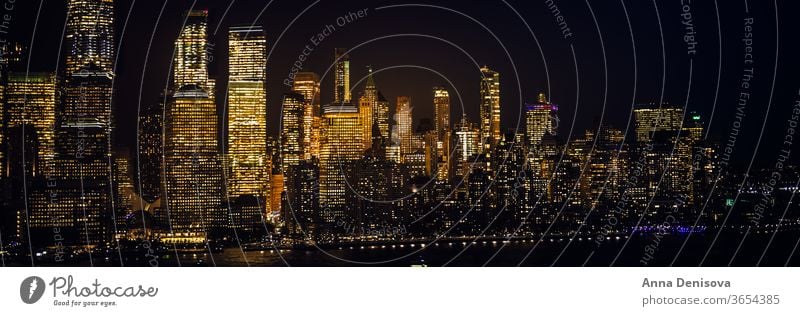 Die Skyline von New York City und Downtown Manhattan von Jersey City bei Nacht amerika USA nyc Amerikaner klassisch Abend Wahrzeichen Kaiserreich Architektur