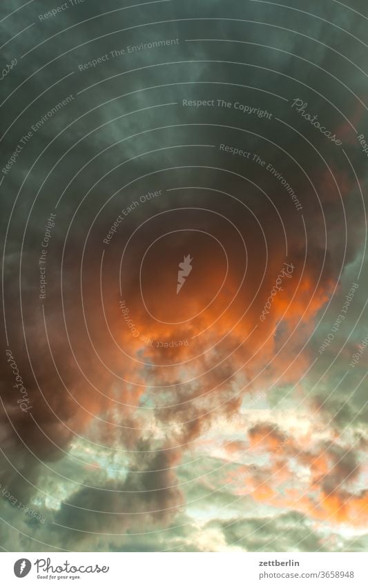 Abendwolken abend altocumulus drohend dunkel dämmerung düster farbspektrum feierabend froschperspektive gewitter haufenwolke himmel hintergrund klima