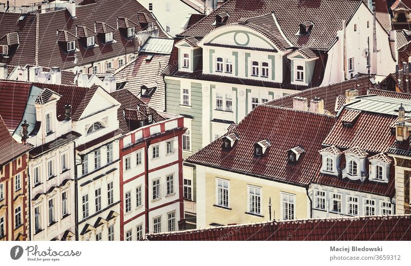 Retro-getöntes Bild der Prager Altstadtarchitektur, Tschechische Republik. Großstadt Architektur Stadt Haus Tschechien Stadtbild gefiltert Ansicht Gebäude urban