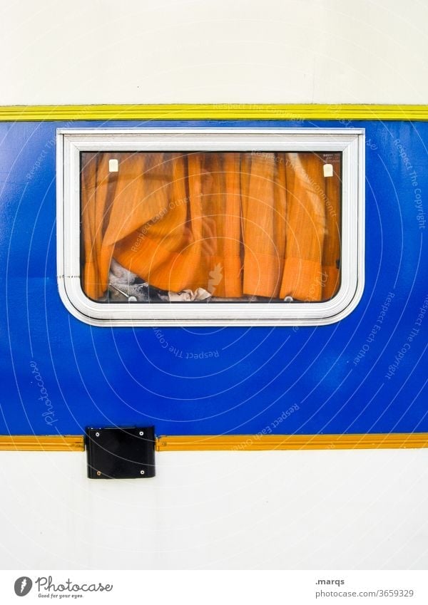 https://www.photocase.de/fotos/3659329-lockdown-light-wohnwagen-fenster-farbe-blau-orange-photocase-stock-foto-gross.jpeg