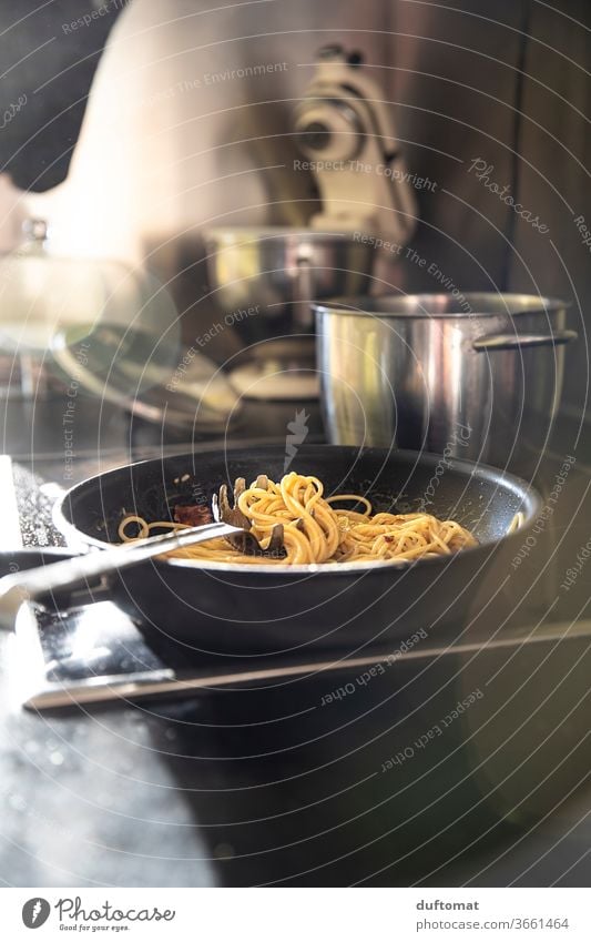 Spaghetti Carbonara in der Pfanne, kochen, Küche, lecker italienisch Nudeln Pfannengericht Nudelgerichte Italienische Küche italienisches Rezept Edelstahl Koch