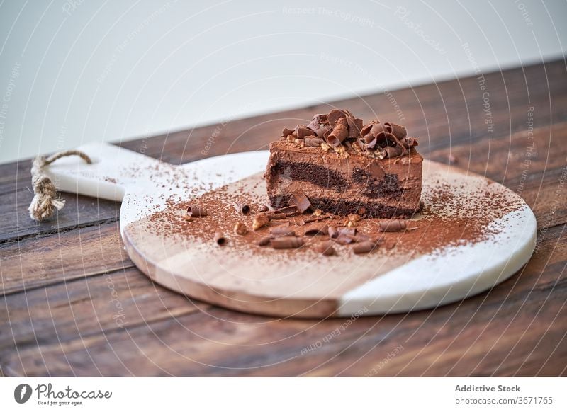 Schokoladen-Dessert Kuchen Konditorei süß Mousse geschnitten Garnierung Frucht Beeren Lebensmittel schmackhaft Kakao Minze dienen Feinschmecker Spielfigur essen