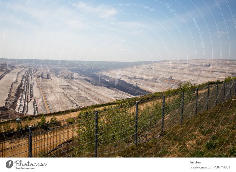 Braunkohlentagebau Hambach, am Rand des Tagebaus, Braunkohletagebau umstritten auskohlen Fossile Energie Klimawandel Umweltverschmutzung CO2-Ausstoß Tagebaurand
