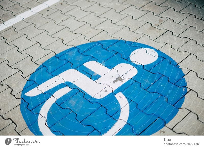 Behindertenparkplatz Rollstuhl Behindertengerecht Schilder & Markierungen Parkplatz Mobilität Behinderung Symbol Handicap Rücksicht blau Zeichen