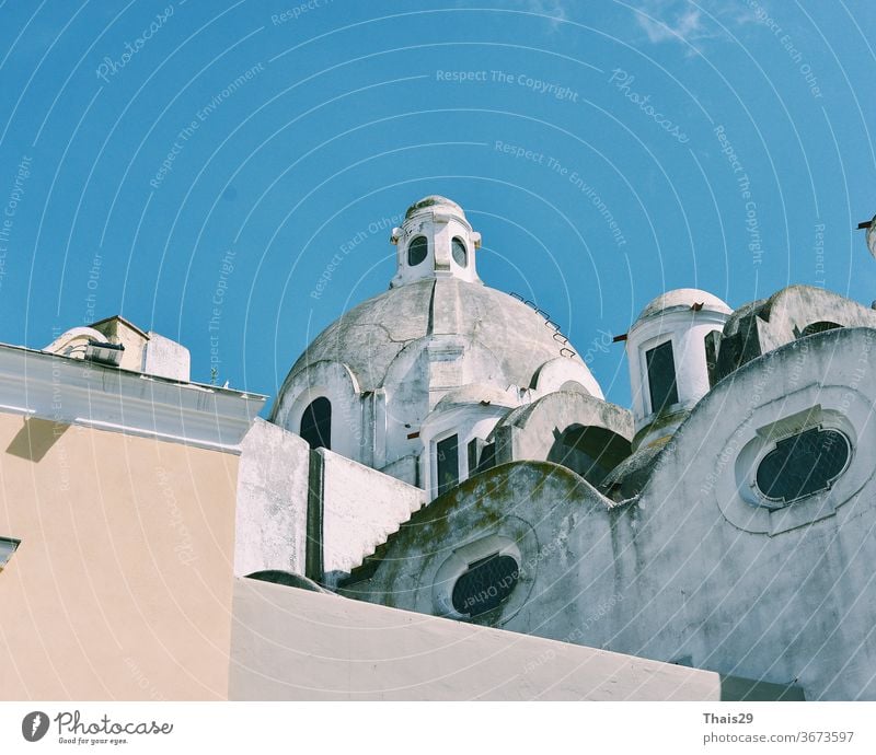 Weiße Altstadt-Italienische Dächer, europäische Architektur, unter blauem Himmel historisch altehrwürdig Dachterrasse Dachdecken architektonisch Draufsicht