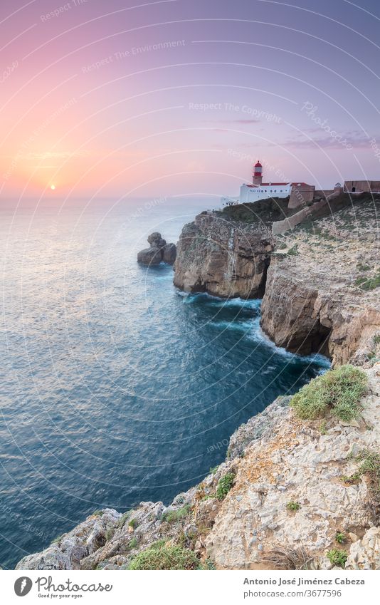Sonnenuntergang am Kap St. Vincent, dem südwestlichsten Punkt Kontinentaleuropas, Sagres, Algarve, Portugal Klippe Wolken Küste Europa Feiertage Landschaft