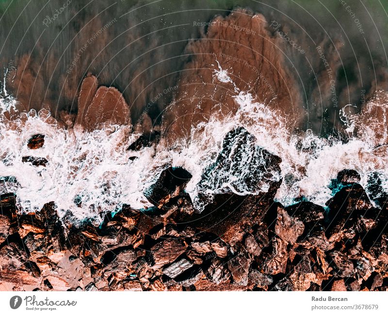 Luftaufnahme Seelandschaft, Meereswellen, Felsen-Drohnen-Fotografie Hintergrund Wellen MEER Antenne Felsstrand Strand felsig abstrakt Dröhnen Ansicht Wasser