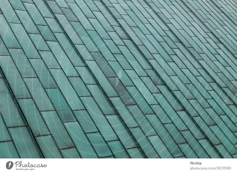 Kupferdach mit Grünspan Patina aus rechteckigen Kupfer Blechen verwittert Strukturen & Formen Architektur Architekturfotografie Fassade abstrakt angelaufen