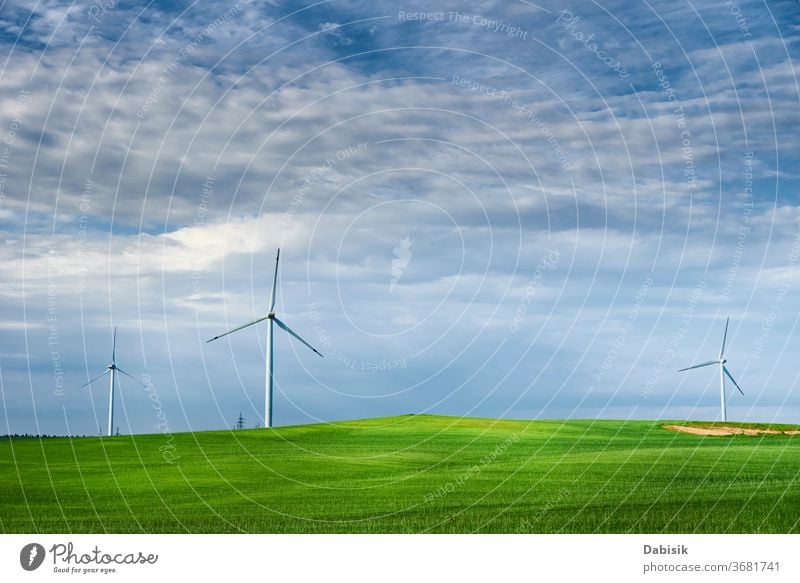 Windturbine auf dem Feld. Windkraft-Energiekonzept Erzeuger Turbine Industrie Elektrizität alternativ Landschaft Kraft grün Sauberkeit Natur regenerativ Umwelt