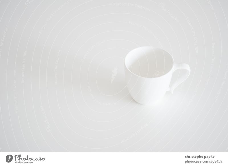 porcelain Frühstück Kaffeetrinken Geschirr Tasse Häusliches Leben einfach weiß zerbrechlich leer Objektfotografie Farbfoto Schwarzweißfoto Gedeckte Farben