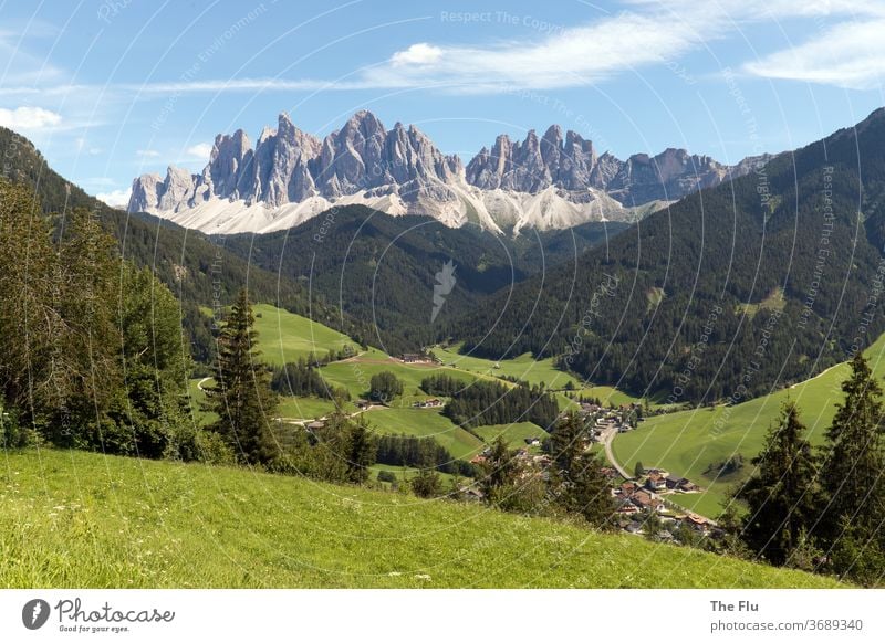 Geislergruppe in den Dolomiten Geislerspitzen Sass Rigais Villnöss Villnösstal Berge u. Gebirge Alpen Gipfel Landschaft Farbfoto Natur Außenaufnahme