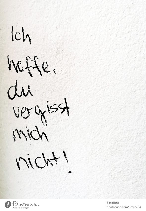 Schriftzug an einer Wand "Ich hoffe, du vergisst mich nicht!" Schriftzeichen schriftlich Botschaft Nachricht Text Buchstaben Wort Typographie Menschenleer