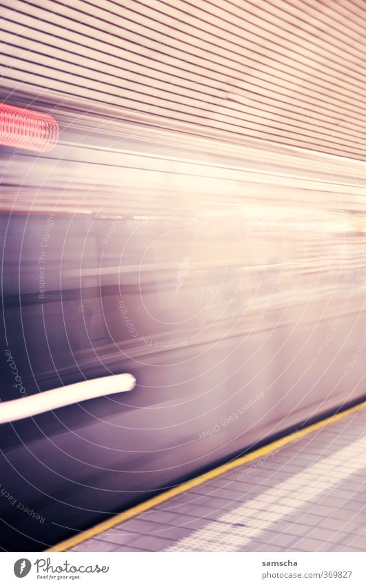 full speed Stadt Verkehr Verkehrsmittel Öffentlicher Personennahverkehr Schienenverkehr Bahnfahren U-Bahn Bahnsteig Ferien & Urlaub & Reisen Geschwindigkeit