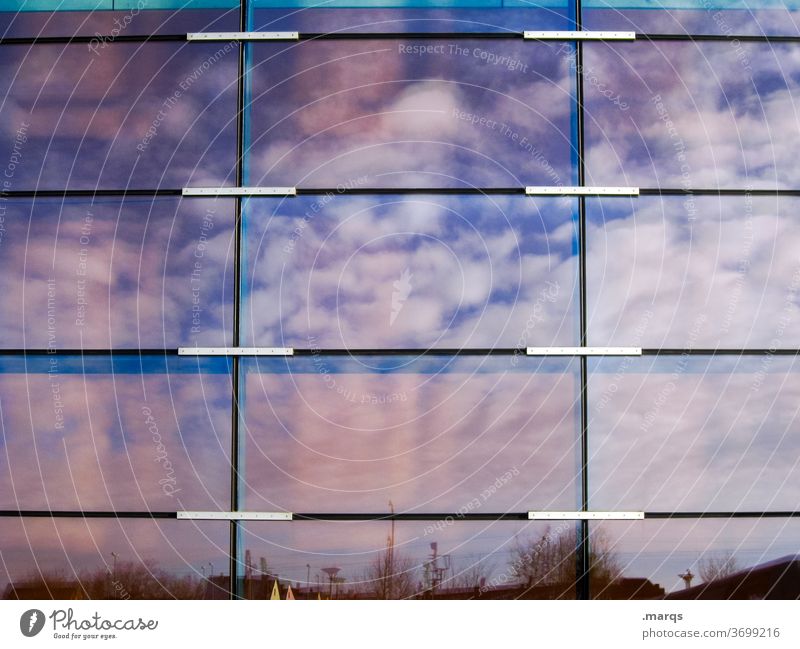 Wolkenspiegel Fassade Glasfassade Glasscheibe modern Linien Reflexion & Spiegelung Himmel außergewöhnlich Architektur Gebäude Wetter