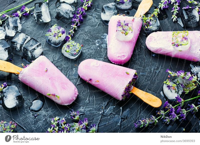 Lavendel-Eiscreme Speiseeis Sahne süß Sommer kalt gefroren Kies Eisbecher violett Blume lecker selbstgemacht geschmackvoll kleben Erfrischung Geschmack purpur