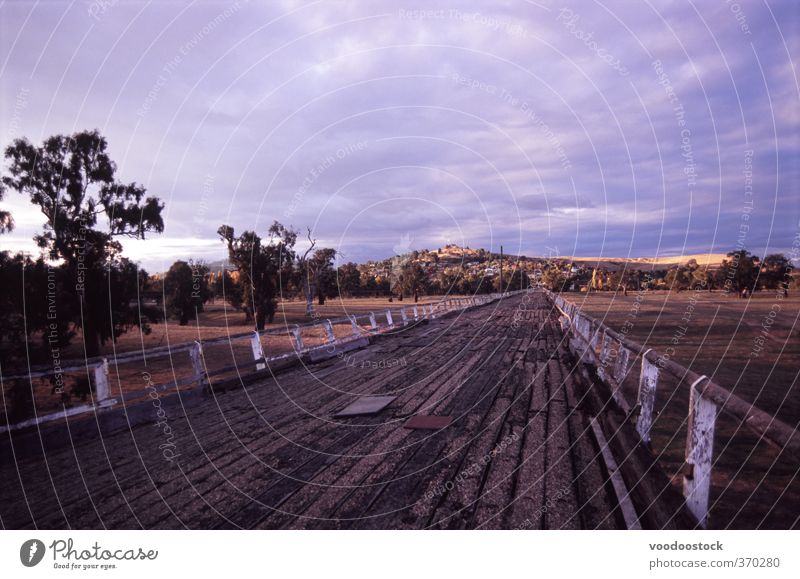 Gundagai Alte Brücke Ausflug Ferne Landschaft Verkehrswege Autobahn Ferien & Urlaub & Reisen braun violett Australien Stütze Holz Überfahrt in Australien