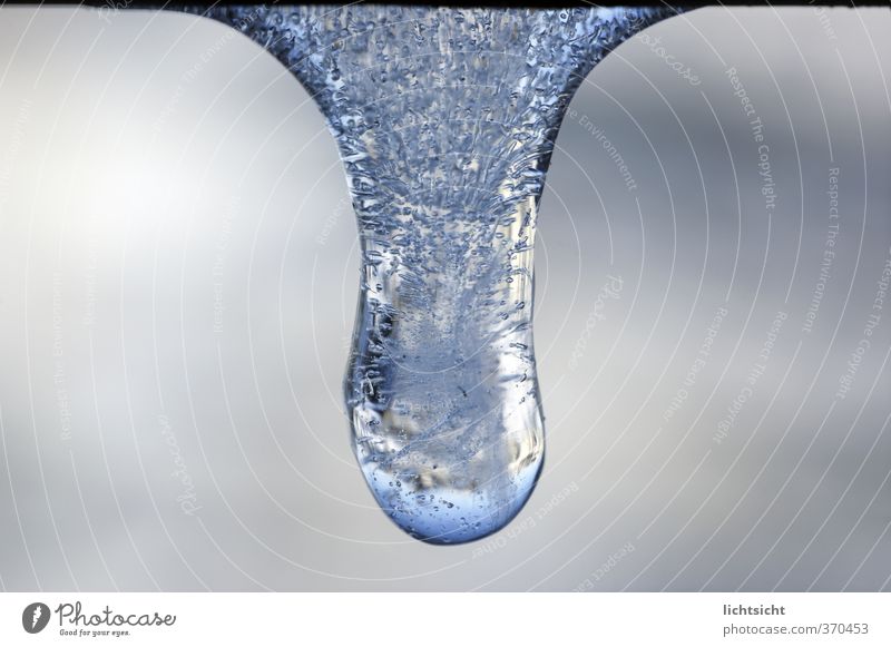 still Natur Urelemente Wasser Wassertropfen Winter Eis Frost blau silber weiß kalt gefroren ruhig stagnierend Strukturen & Formen Blase Eistropfen Eiszapfen