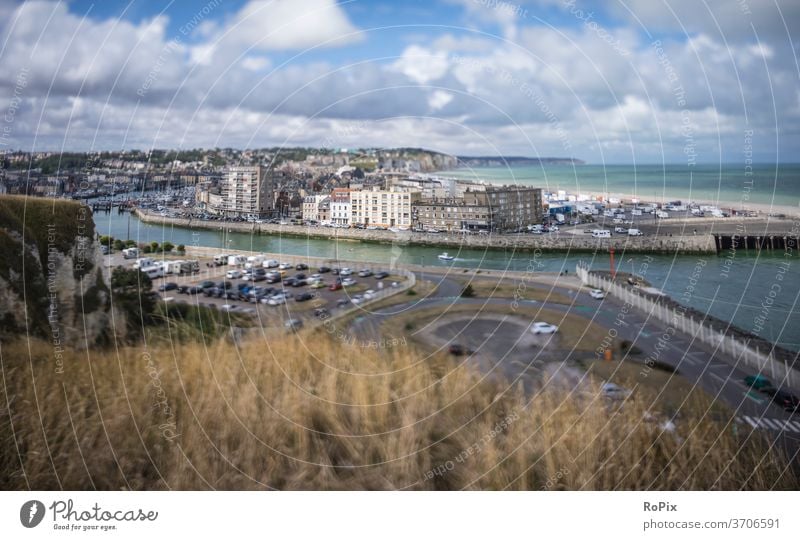 Miniaturansicht von Dieppe an der französischen Kanalküste. Normandie Steilküste Meer Fels Stein Seegang Strand beach Küste sea Frankreich france Nordsee Ozean