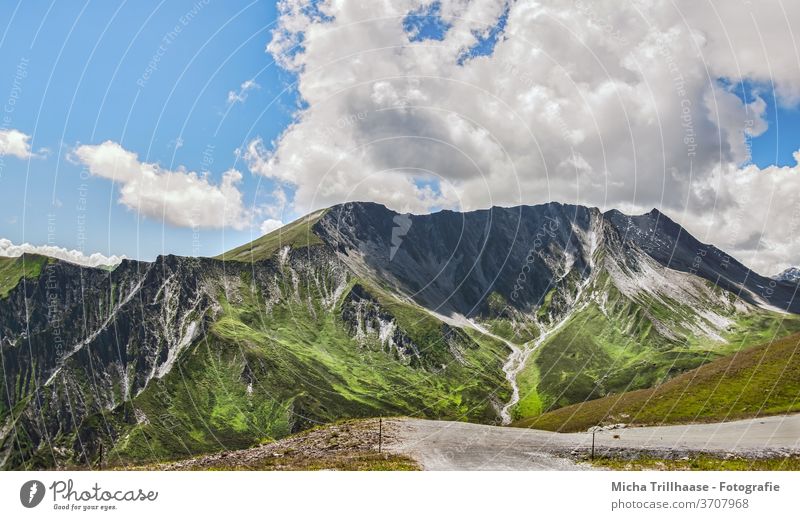 Alpenpanorama, Serfaus / Österreich Fiss Ladis Tirol Berge u. Gebirge Gipfel Täler Urlaub Touristen Tourismus Landschaft Natur reisen wandern wege hoch blau