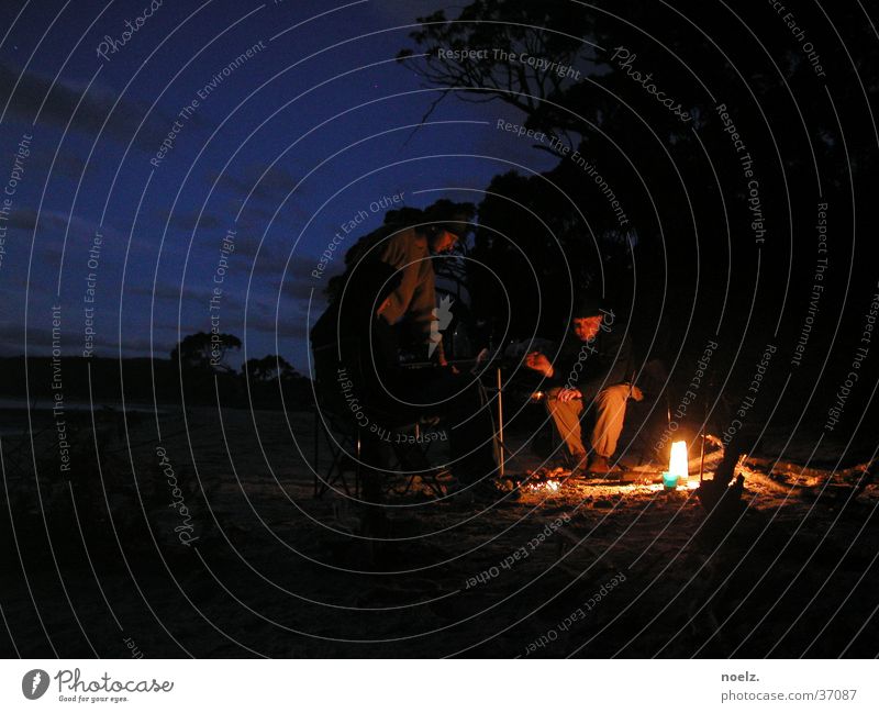 NACHT | STRAND | LAGERFEUER Nacht dunkel Strand Meer Nationalpark Australien Tasmanien brennen 3 Wohnmobil Bucht Feuerstelle Brand Mensch Himmel